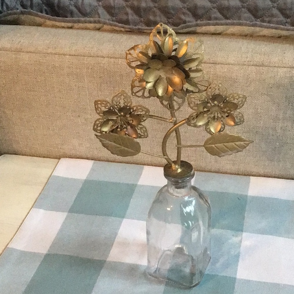 Glass jar with flower stopper